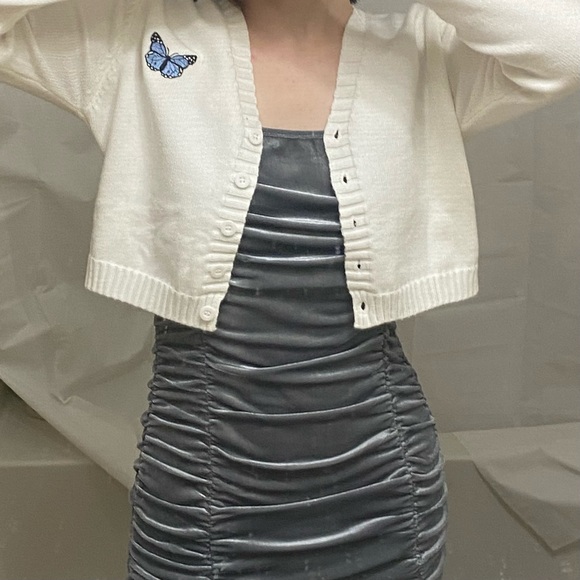 Blue butterfly white cropped sweater - Picture 3 of 8